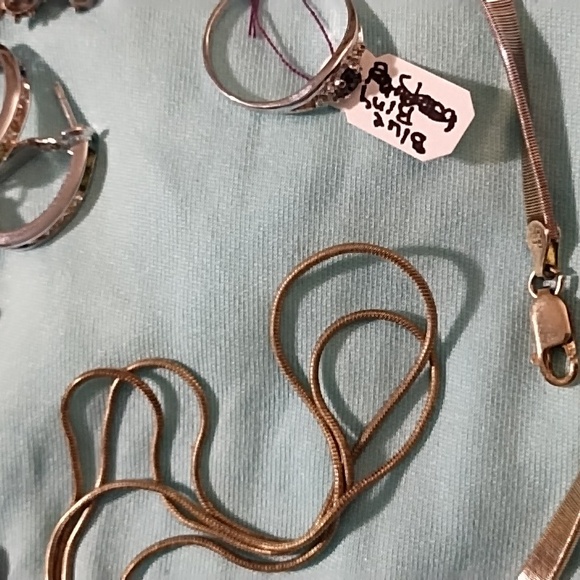 Mixed Lot Costume Jewelry - Picture 3 of 3